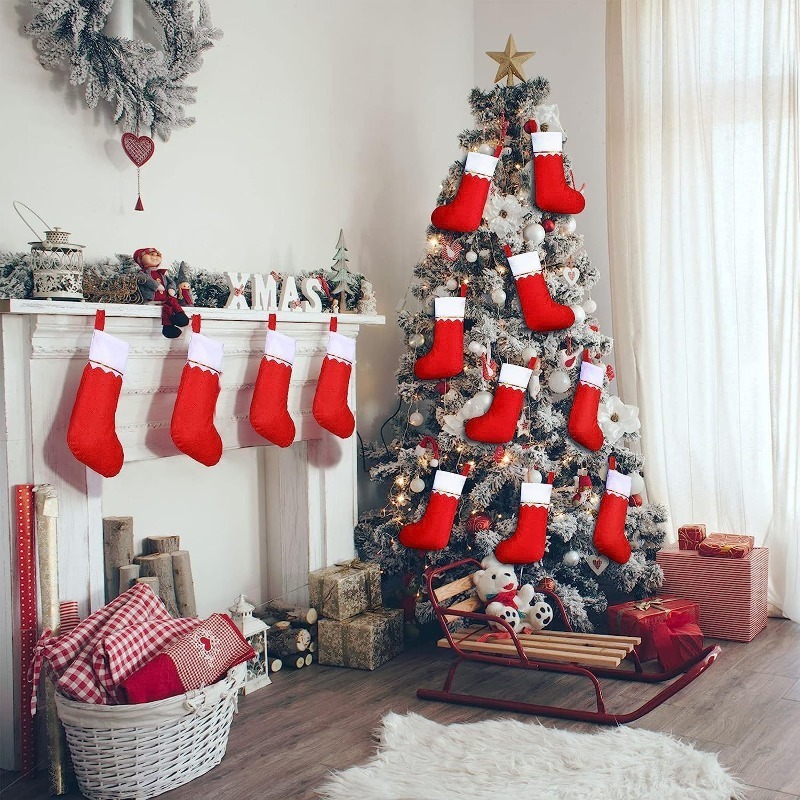 Bas de noël à garniture dorée  - Christmas Stocking Hanging avis et prix
